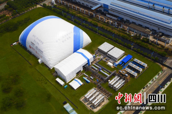 項(xiàng)目像一座藍(lán)白相間的“小山”。東方汽輪機(jī) 供圖